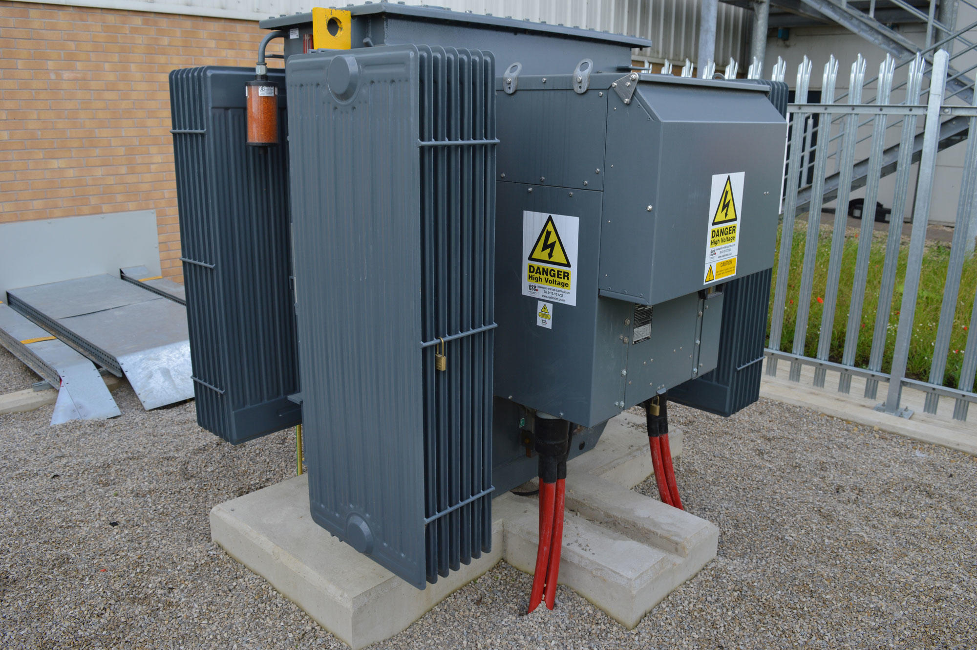 Oil type transformer